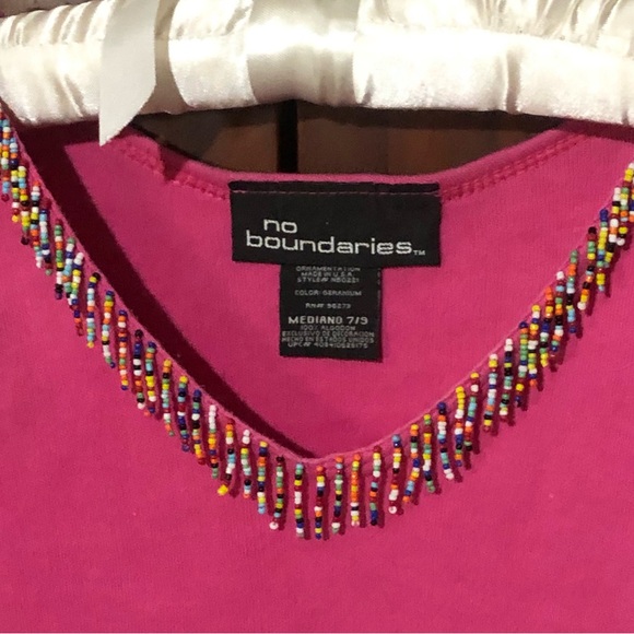 Cute knit top with beads. - Picture 2 of 2